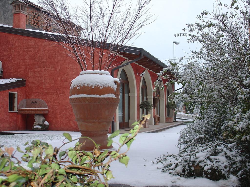 Gasthaus Agriturismo Gian Galeazzo Visconti Valeggio sul Mincio Exterior foto